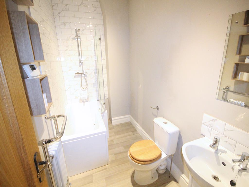 3 bedroom terraced house To Let in Barnoldswick - IMG_1493.jpg
